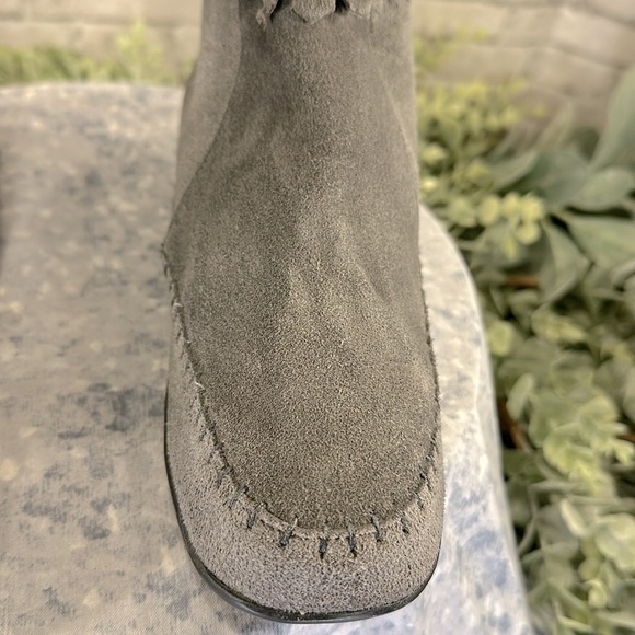 Comfort Ease by Blair - Gray Suede Moccasin Ankle Zip Booties WMS 6.5W🩶VGUC - Picture 4 of 15